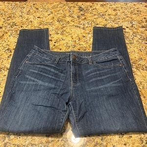 10R simply Vera Vera wang skinny jeans. Good condition